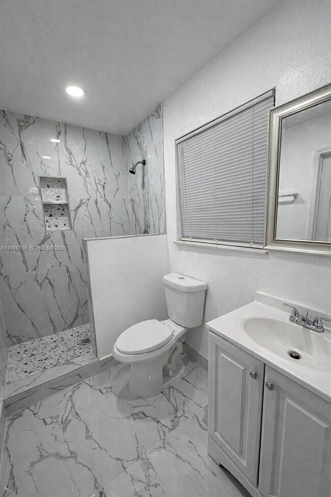 Building Photo - 3328 Wilson St