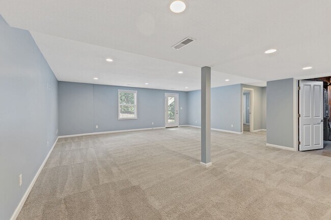 Building Photo - 2419 Destiny Ct E
