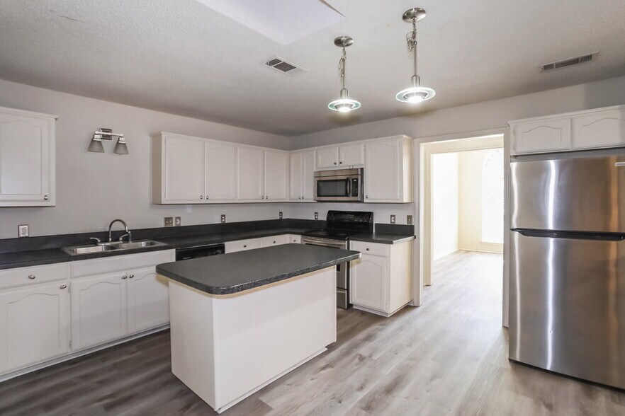 Building Photo - 58 Robins Nest Dr