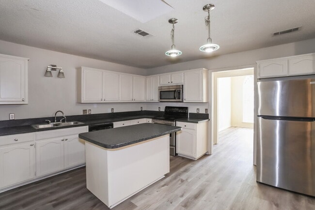 Building Photo - 58 Robins Nest Dr