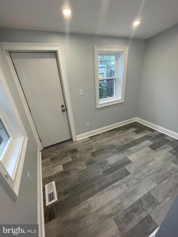 Building Photo - 1839 E Clementine St