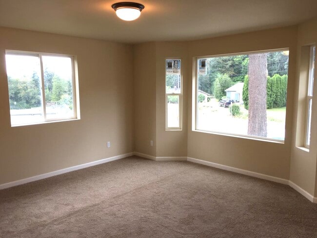 Building Photo - 197 Cloverdale Rd