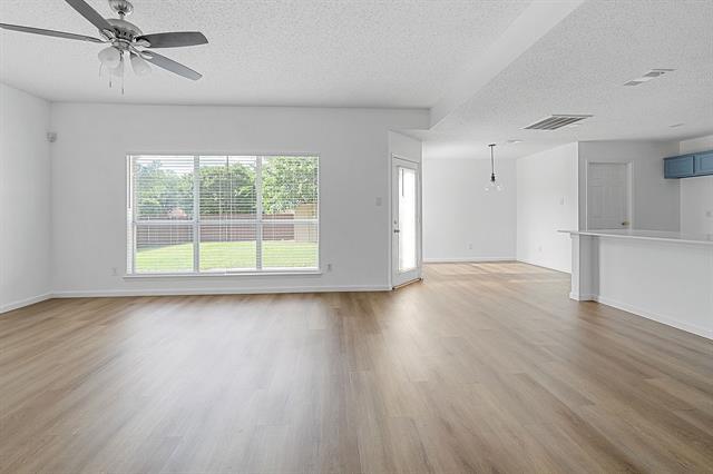 Building Photo - 3944 Willowbend Dr