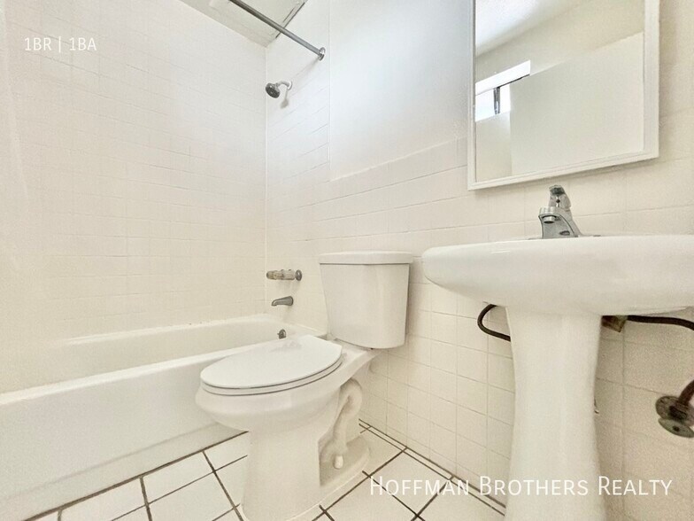 Building Photo - 1816 N Gramercy Pl