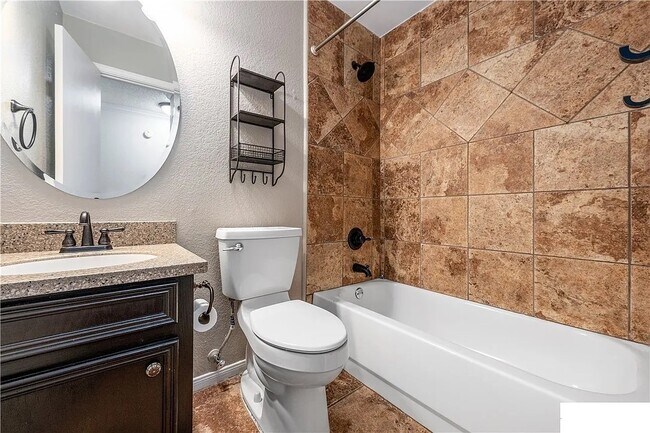 Building Photo - 2765 Creek Pl Dr