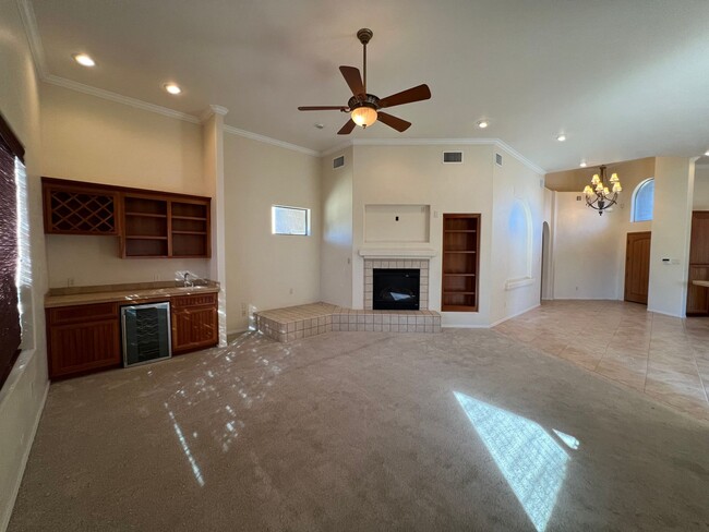 Building Photo - 3 BEDROOM IN LA QUINTA!