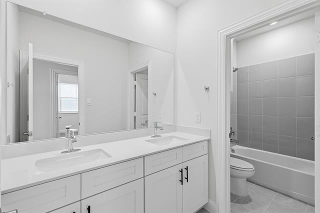 Building Photo - 1500 Lake District Dr