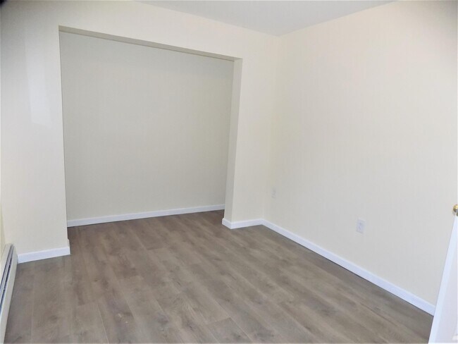 Building Photo - 154 S Sumner Ave