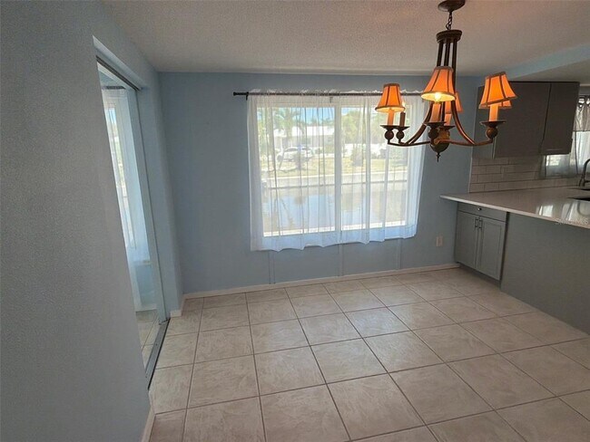 Building Photo - 561 Tarawitt Dr
