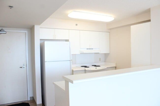 Building Photo - 215 N King St