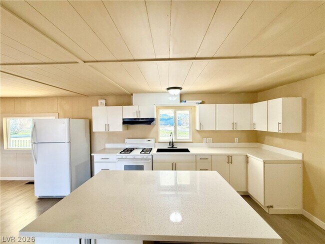 Building Photo - 1480 W Irons St