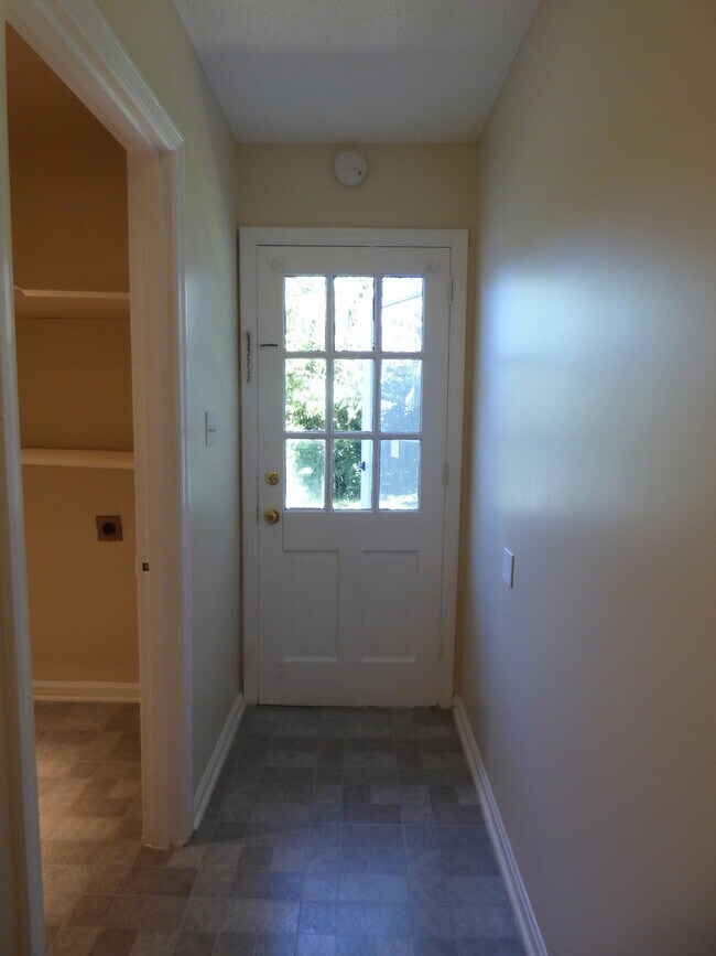 Building Photo - ORR731/733