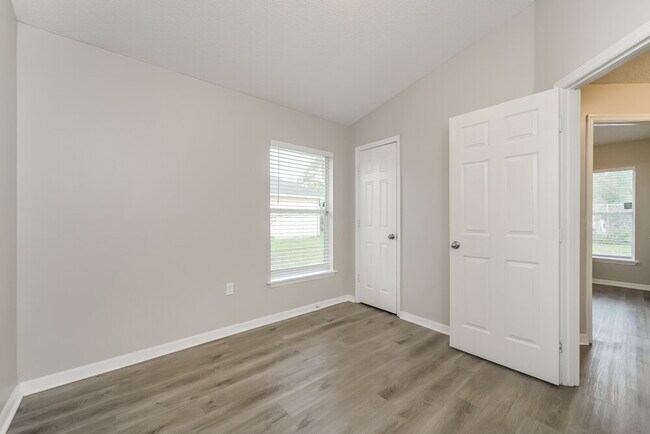 Building Photo - 1323 Dover Dr