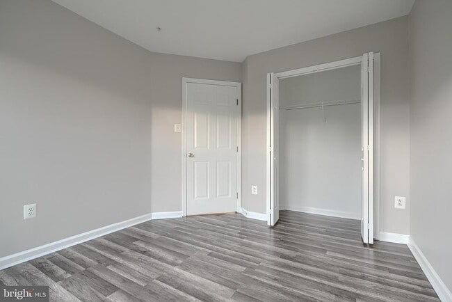 Building Photo - 8820 Papillon Dr
