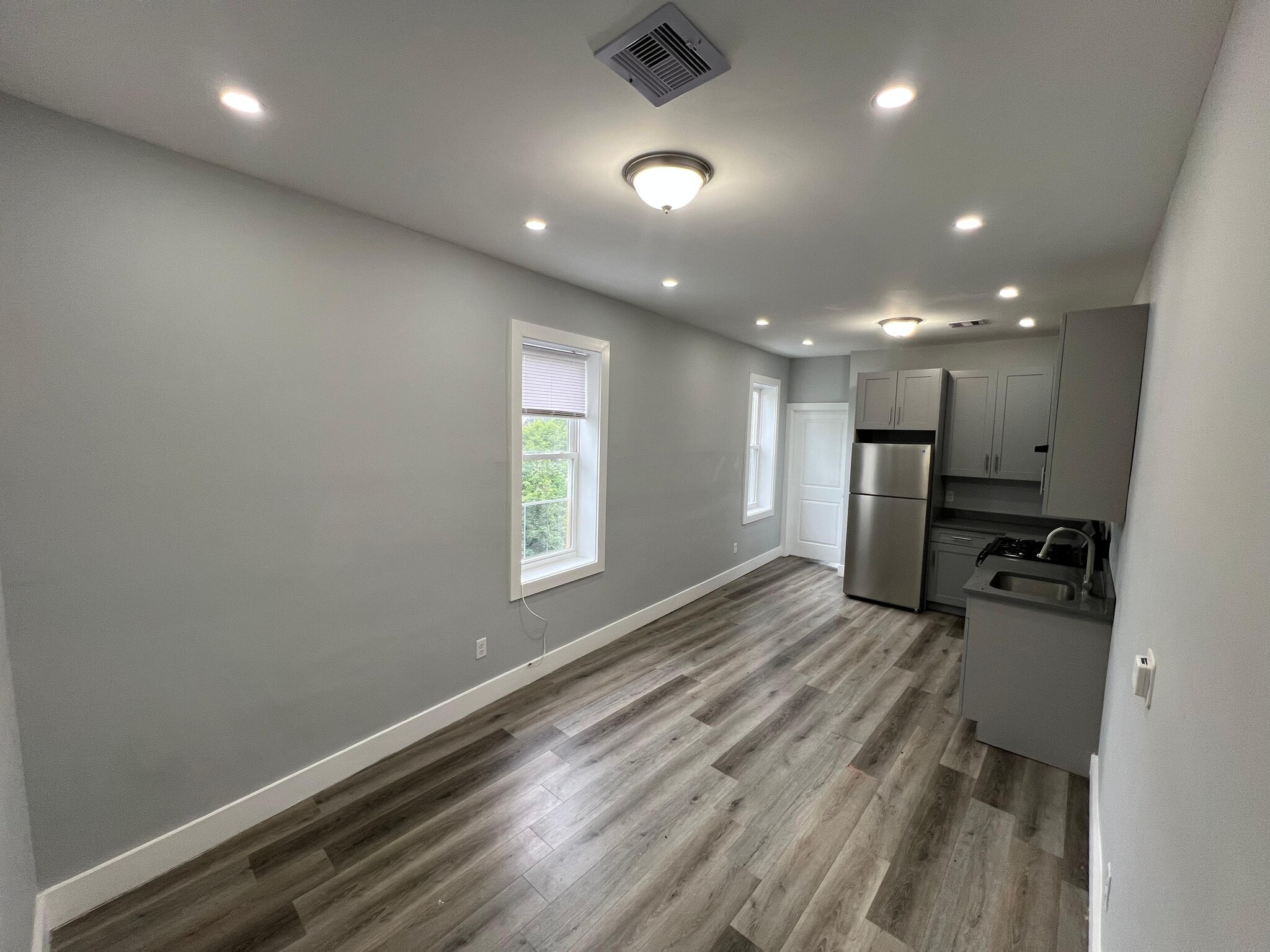 186 Hawthorne Ave 3R - 184 Hawthorne Ave