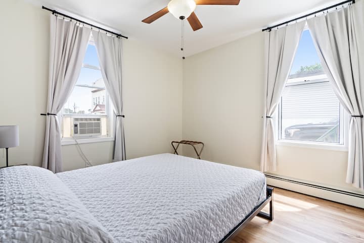 Building Photo - 1626 Union Turnpike