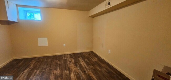 Building Photo - 2548 Oswego Ave