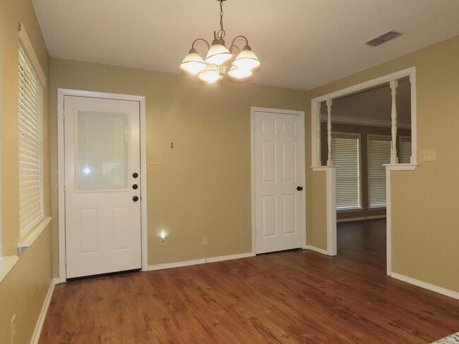 Building Photo - South Tyler - Beautiful 3 Bedroom, 2 Bath ...