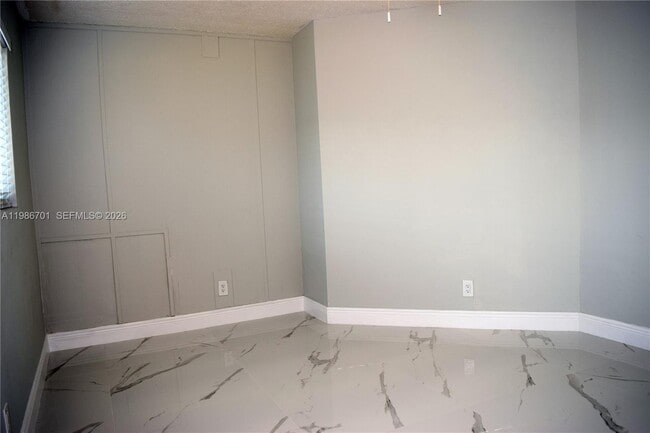 Building Photo - 622 NE 6th St