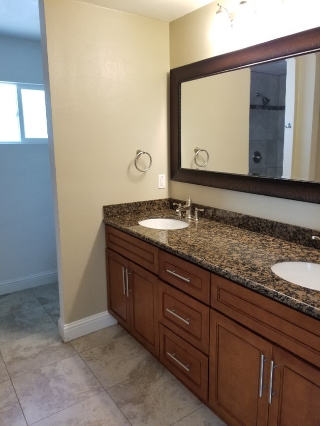 Building Photo - 4 Bed 2 Bath Single Family Home In Concord...