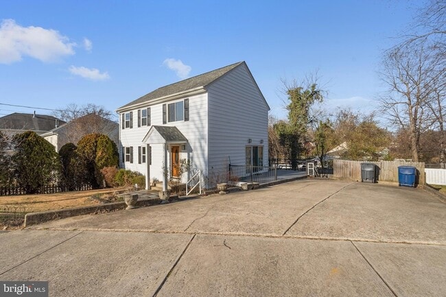 Building Photo - 2636 East Side Dr