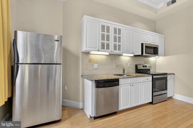 Building Photo - 1708 Pine St