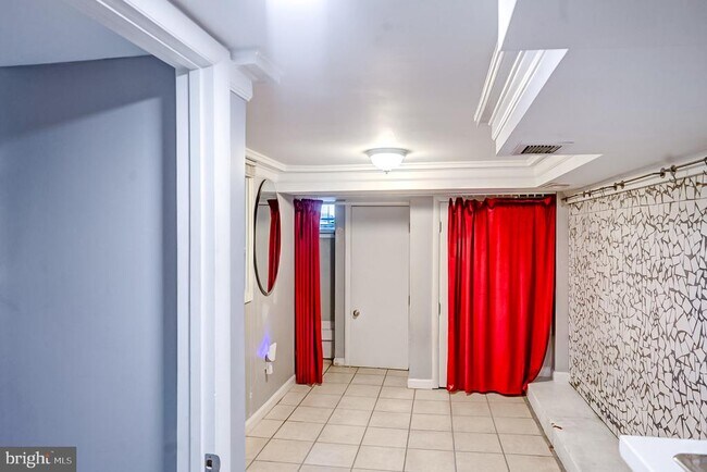 Building Photo - 13 E Henrietta St