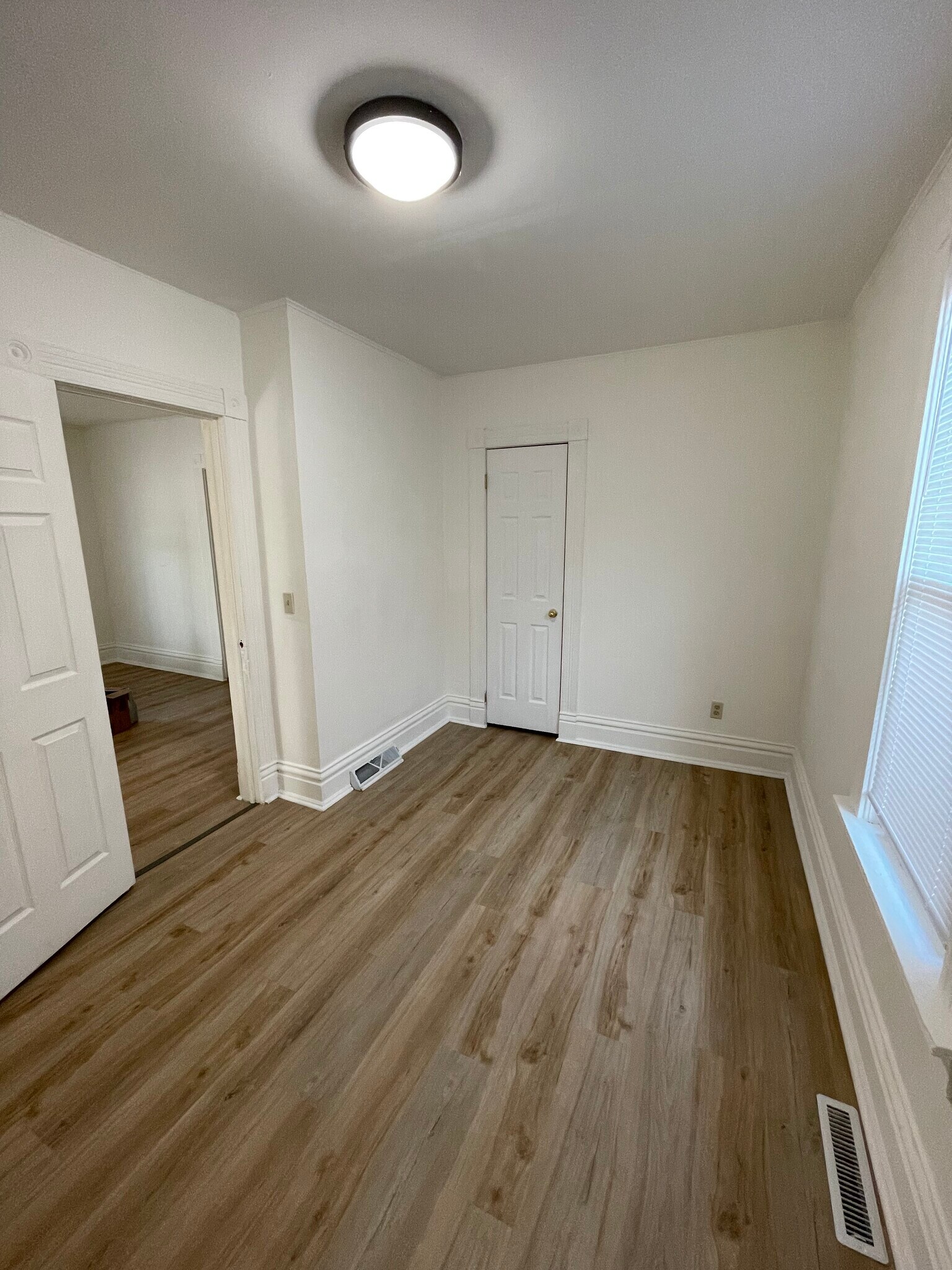 Building Photo - 630 Hagerer St