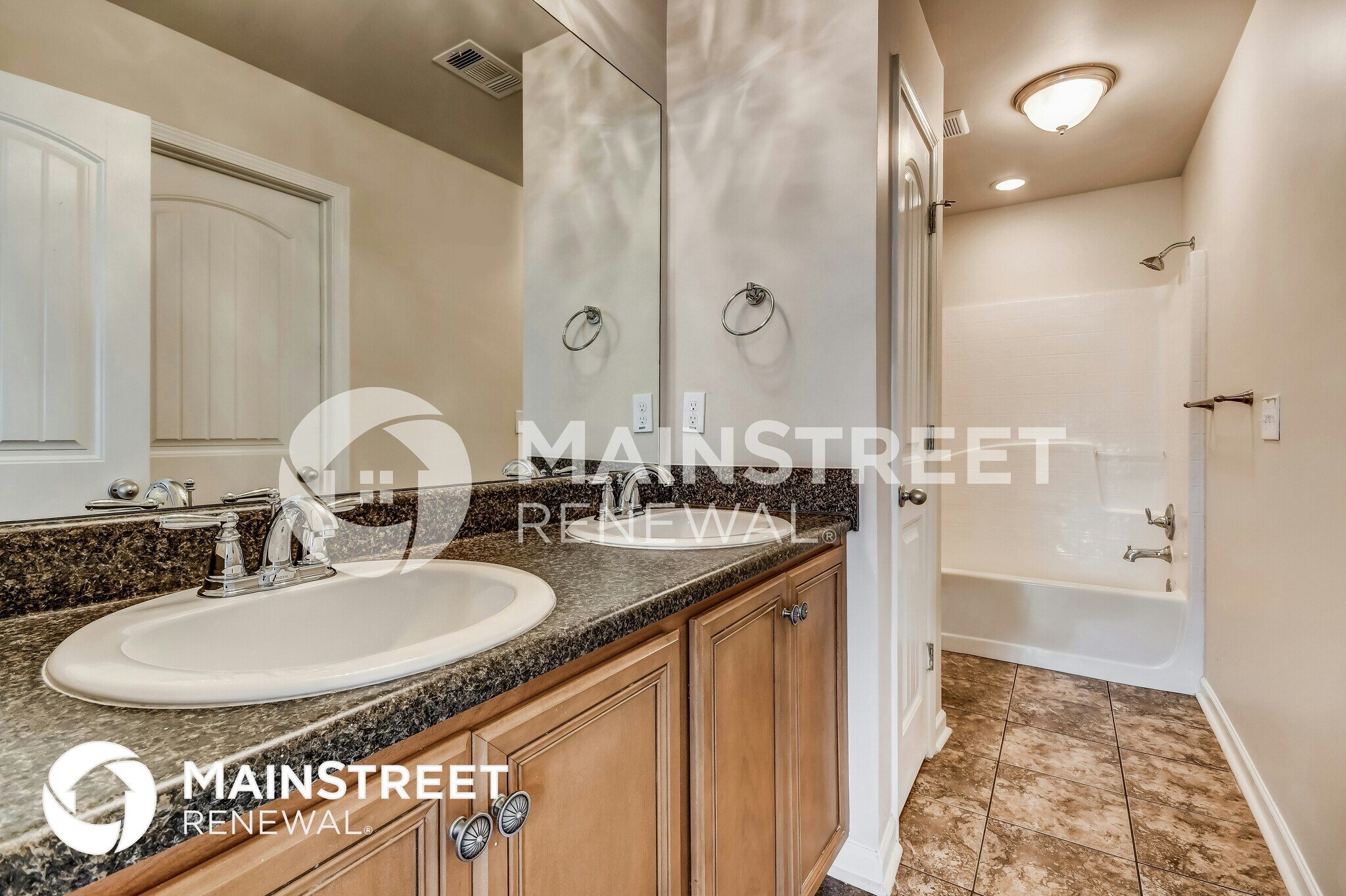 Building Photo - 6672 Woodford Ln