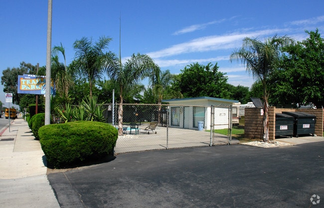 Building Photo - Paradise Travel Trailer Park