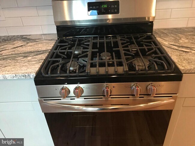 Building Photo - 1829 N Ringgold St