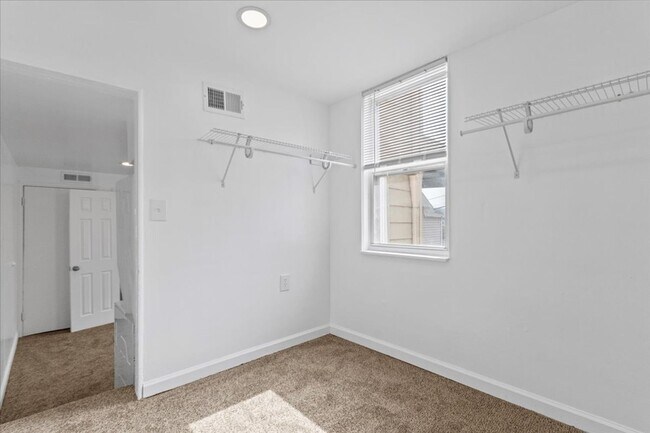 Building Photo - 603 Farragut St