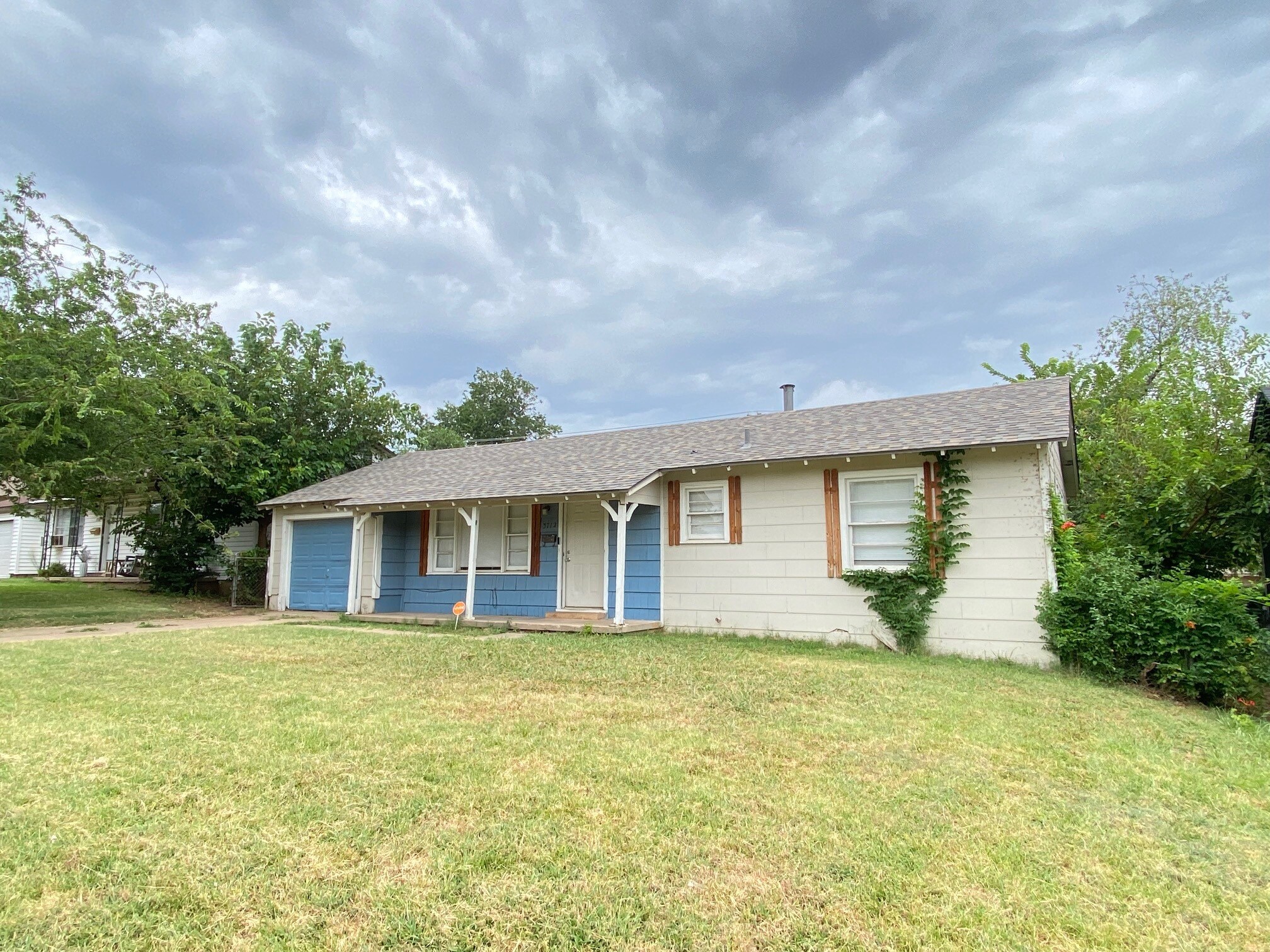 Building Photo - 3712 Woodside Dr