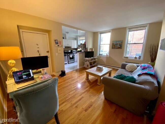Primary Photo - 1168 N LaSalle St