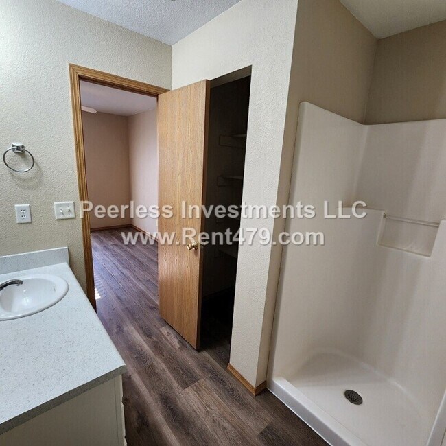 Building Photo - 844 Lariat St