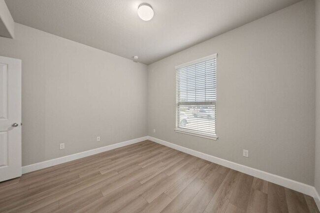 Building Photo - 6905 Etna Way