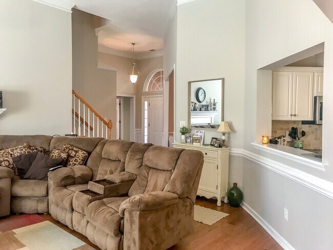 Building Photo - Available now! Evans Home in Greenbrier School District!