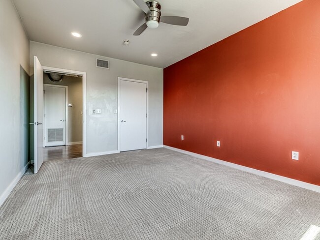 Building Photo - Military/First Responder Discount Available- 3 Bedroom/2 Bath  Downtown OKC Condo WITH 2 Covered ...