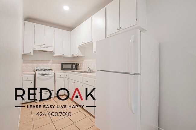 Building Photo - 706 N St Andrews Pl