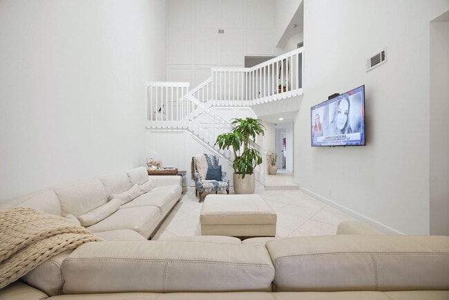 Building Photo - 7798 La Mirada Dr