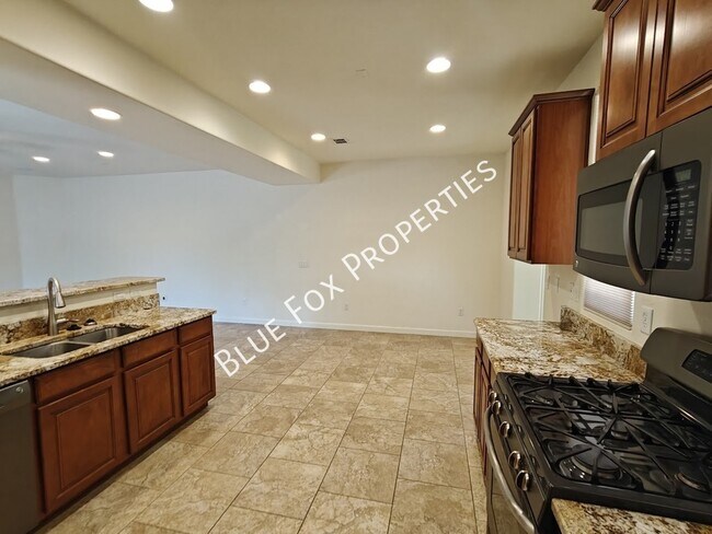 Building Photo - 12812 N Camino Vieja Rancheria