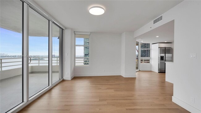 Building Photo - 555 NE 34th St