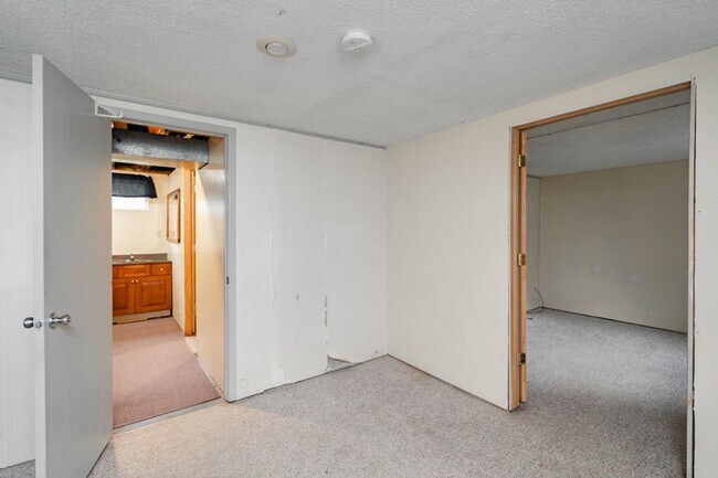 Building Photo - 1927 Olive St