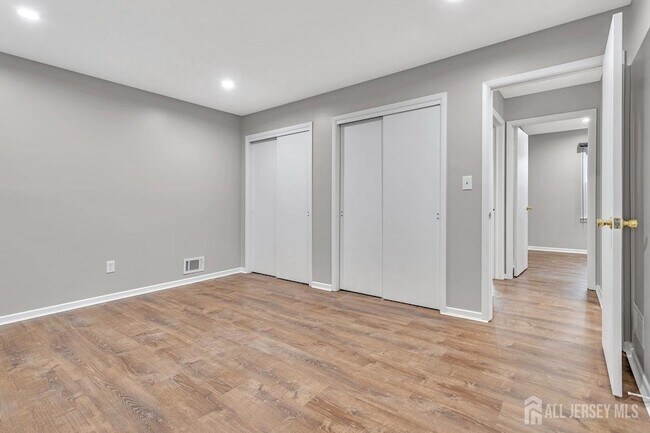 Building Photo - 118 Arlington Ave