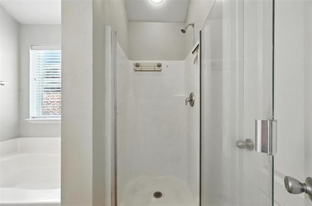 Building Photo - 9012 Heartwood Dr