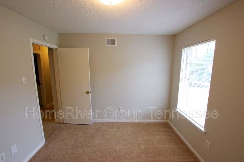 Building Photo - 4614 Pembine Dr