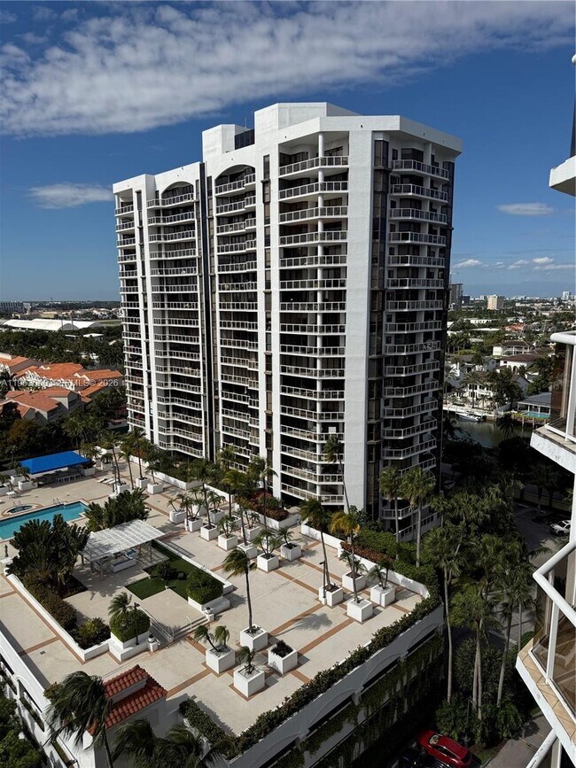 Building Photo - 3610 Yacht Club Dr