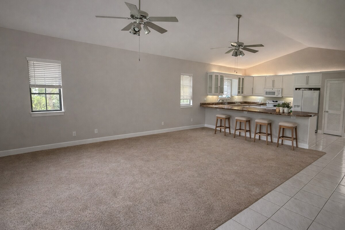 Building Photo - 1105 Raintree Ln