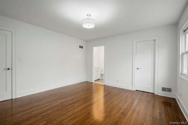 Building Photo - 319 Wagner Ave