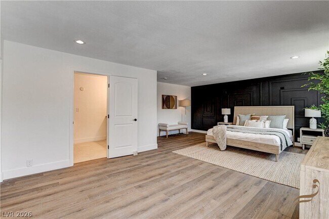 Building Photo - 2685 S Tenaya Way